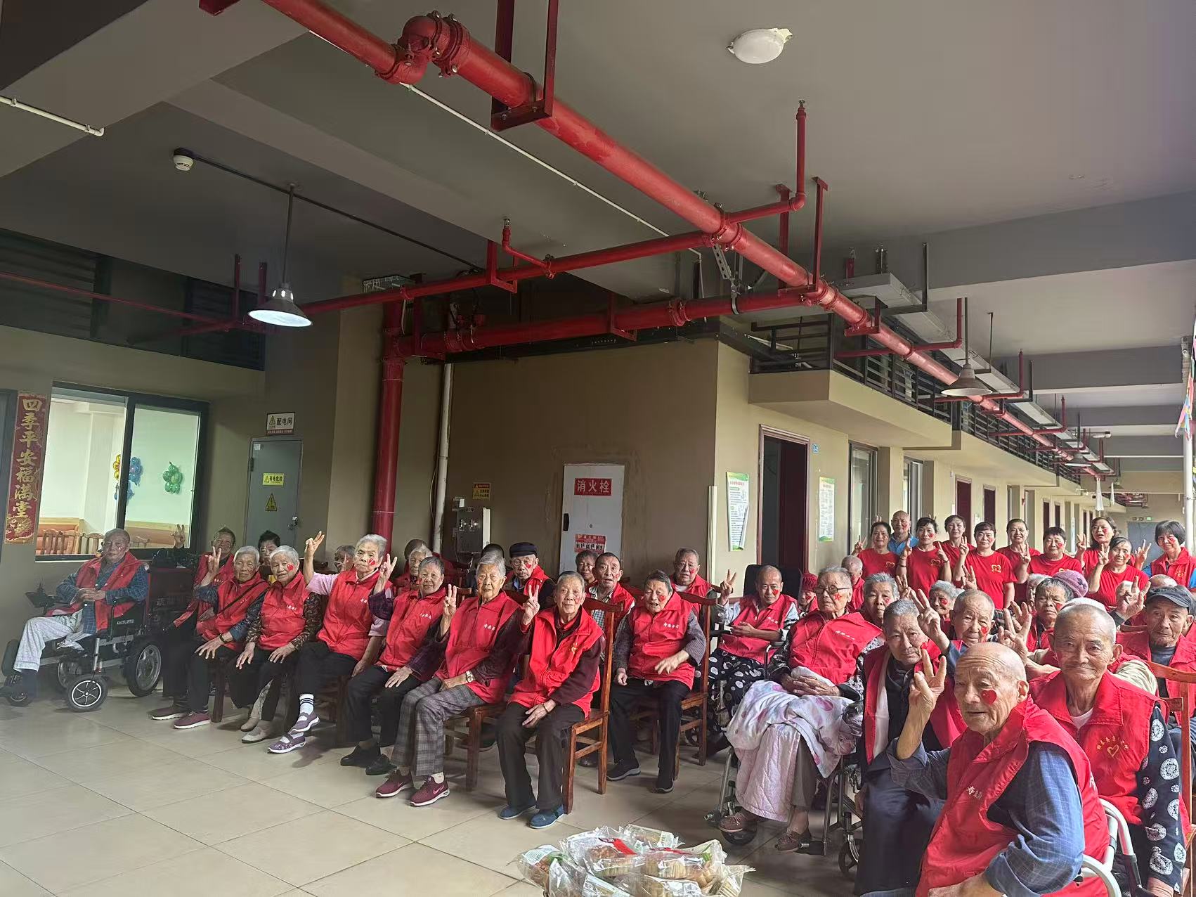 情暖双节、、爱在养老院                 --国庆中秋主题活动